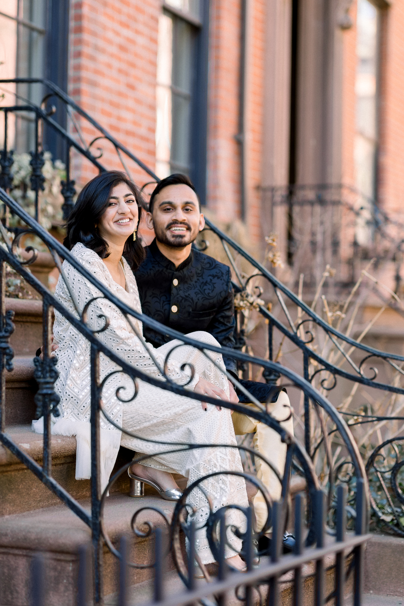 Artistic and Wintery Brooklyn Heights Promenade Engagement Photos