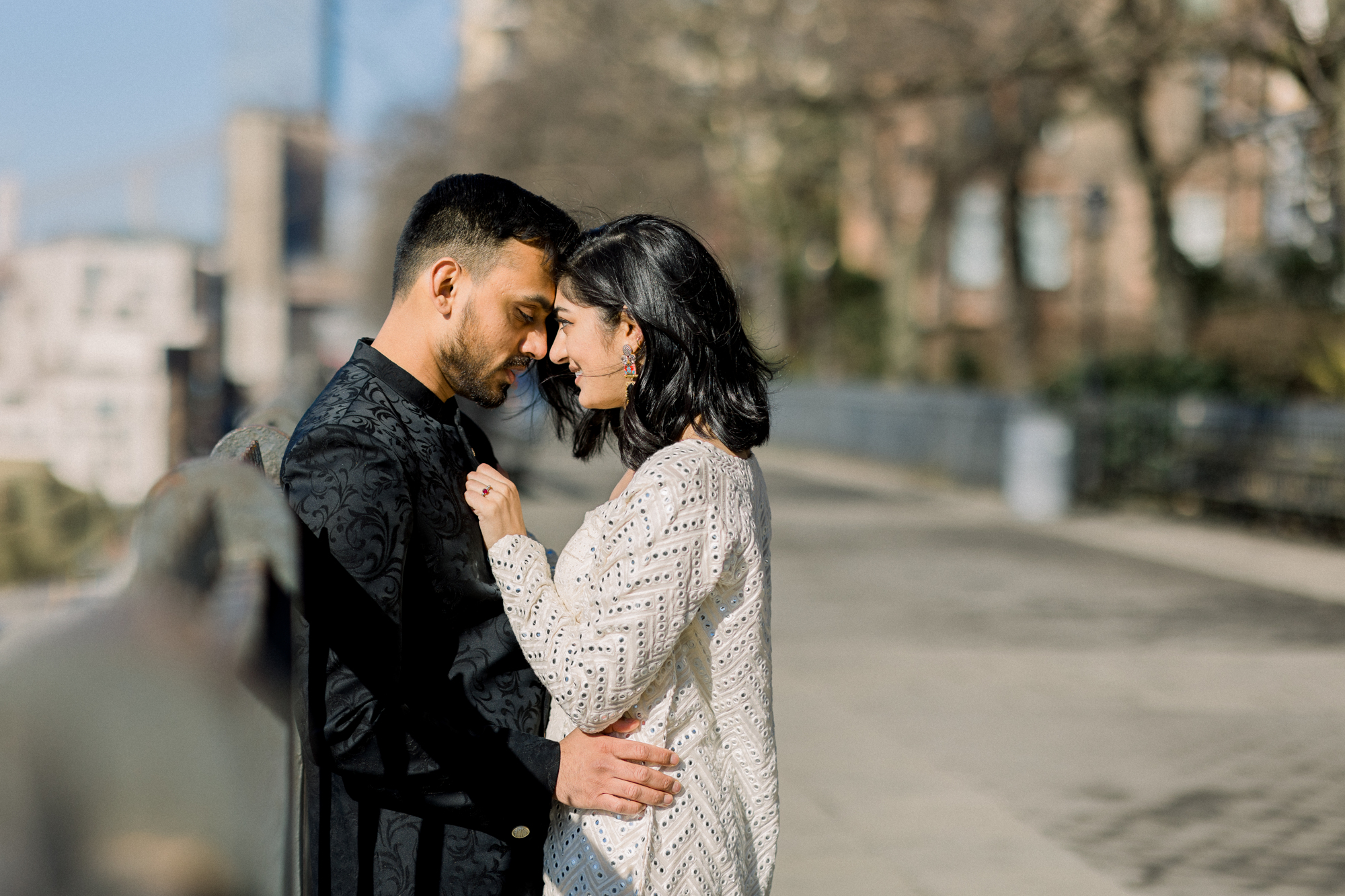 Memorable and Wintery Brooklyn Heights Promenade Engagement Photos