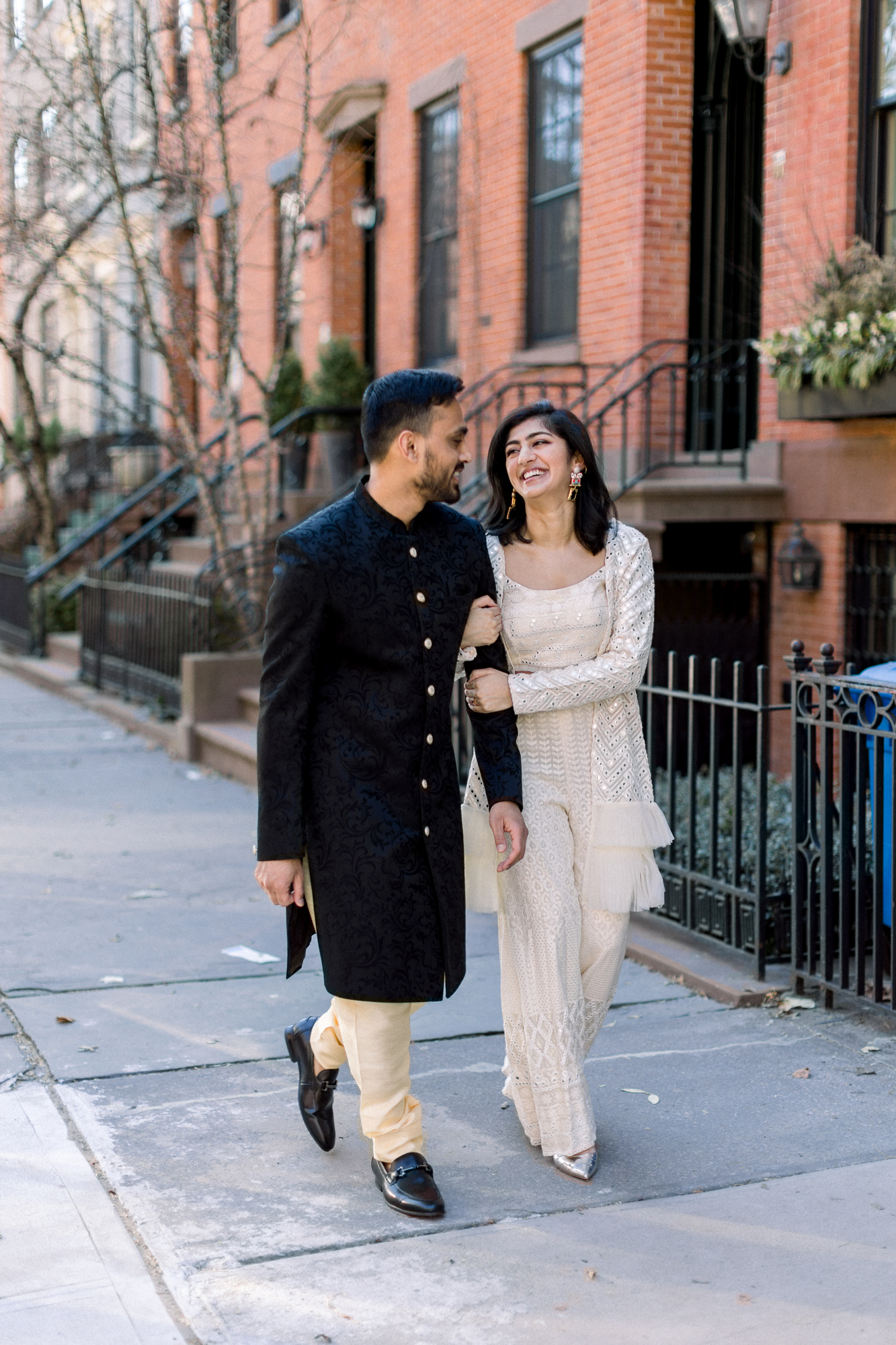 Unforgettable and Wintery Brooklyn Heights Promenade Engagement Photos
