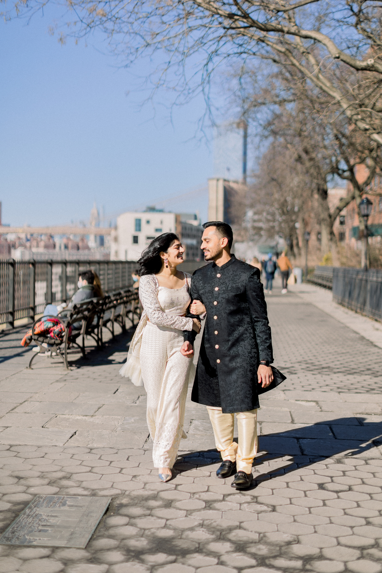 Stylish and Wintery Brooklyn Heights Promenade Engagement Photos