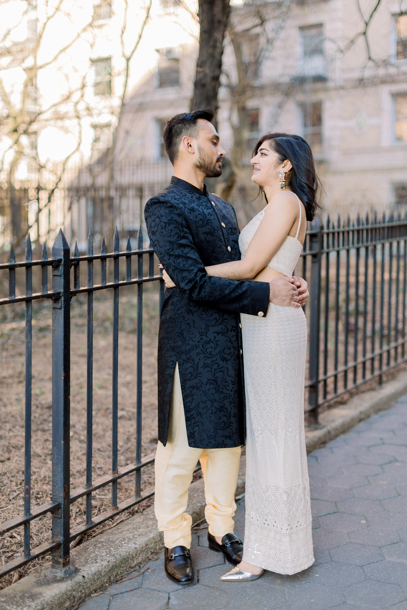 Elegant and Wintery Brooklyn Heights Promenade Engagement Photos