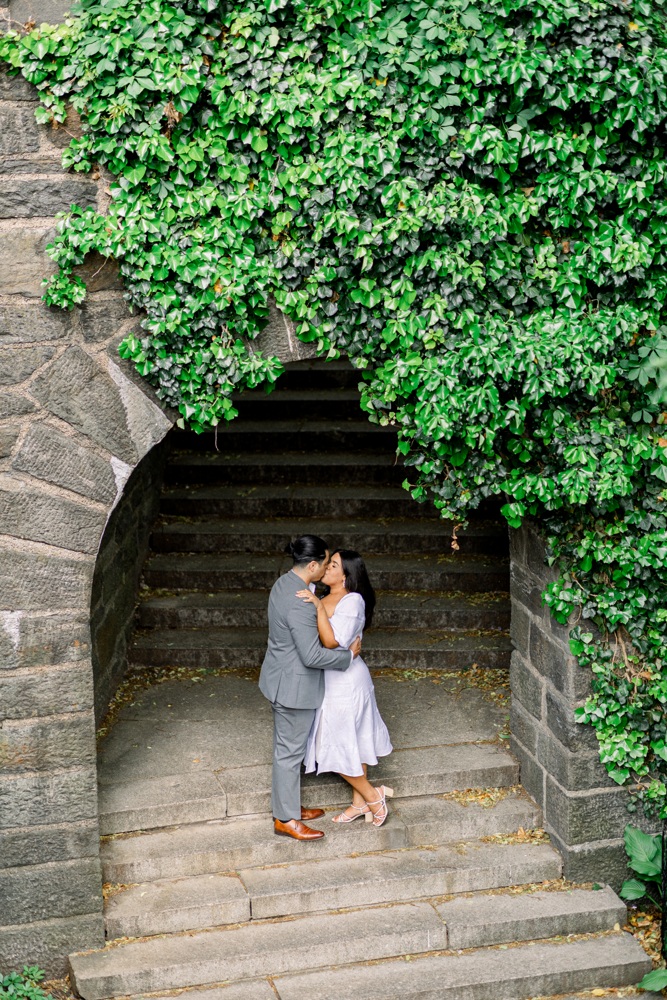 Beautiful Fort Tryon Park Engagement Photography in Spring