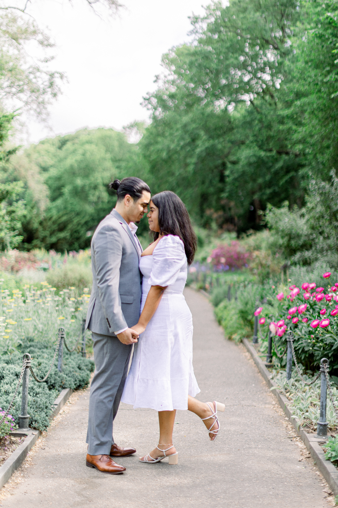 Picturesque Fort Tryon Park Engagement Photography in Spring