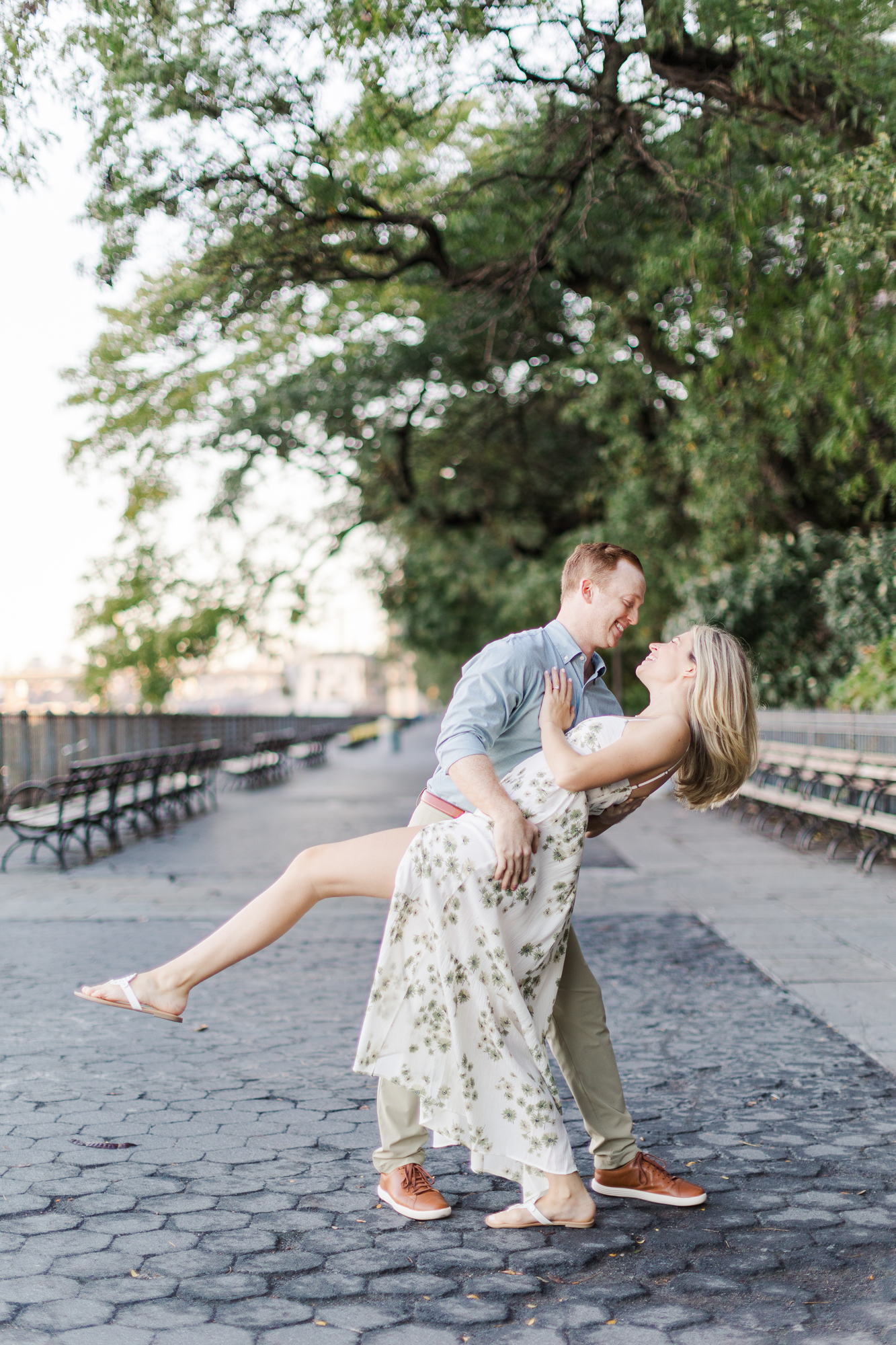 Terrific Engagement Photos In Brooklyn Heights