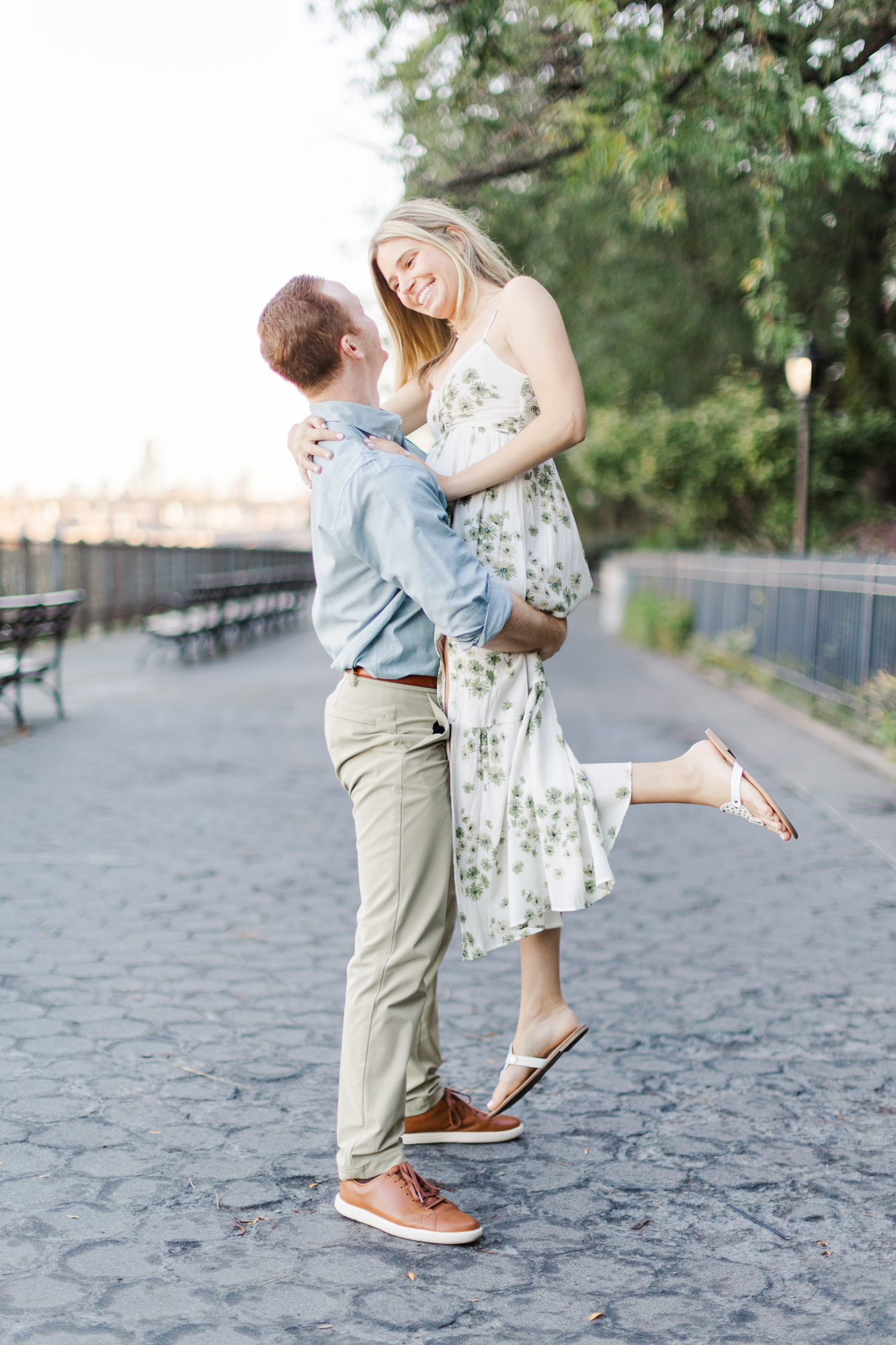 Breathtaking Engagement Photos In Brooklyn Heights
