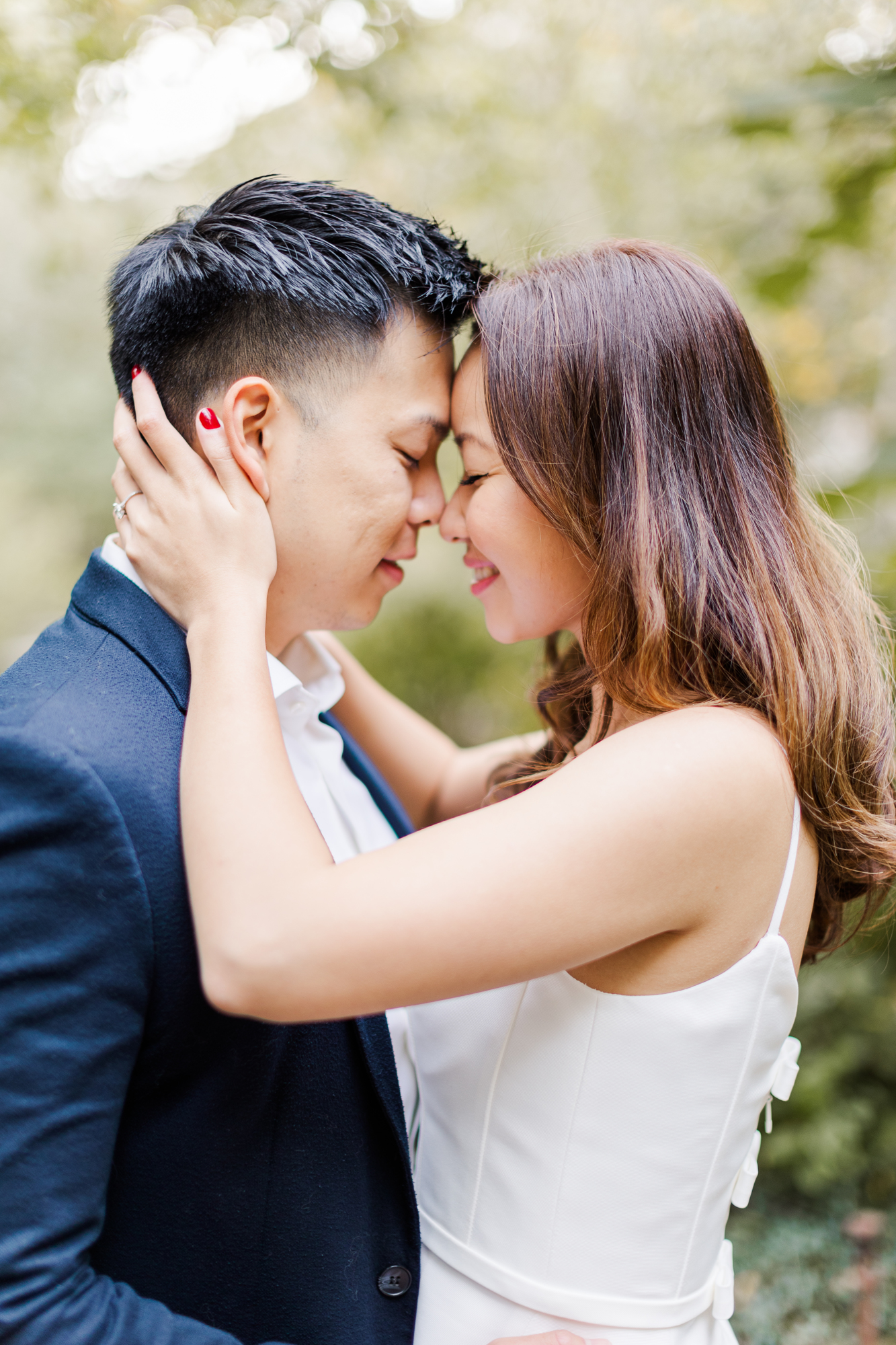 The Best Time of Year for Lovely DUMBO Engagement Photos