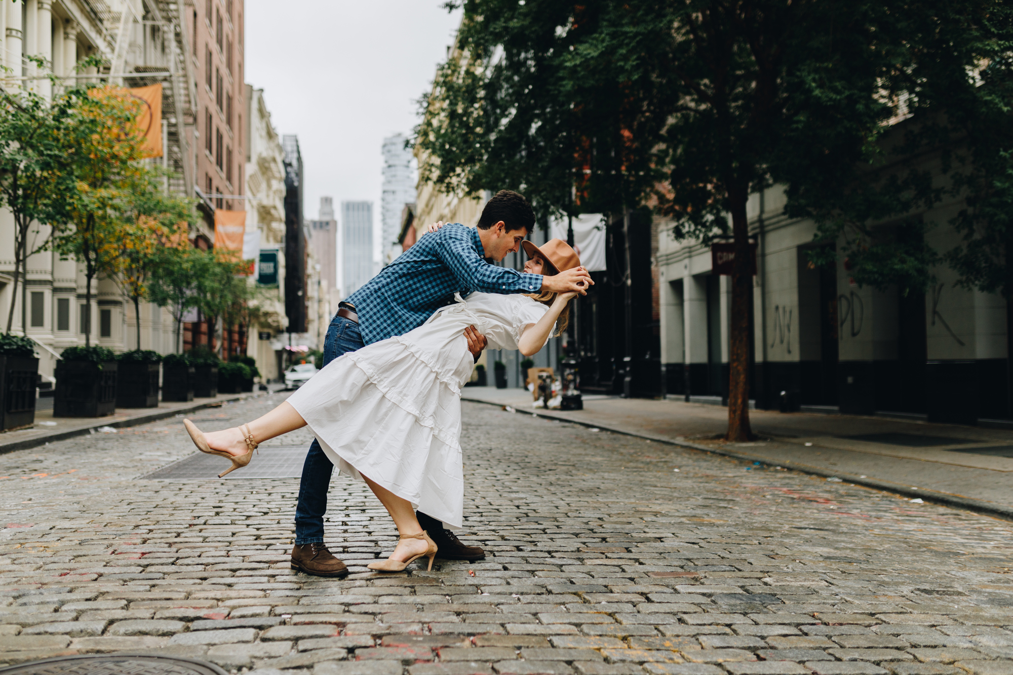 Pretty Pose Ideas for your Engagement Session