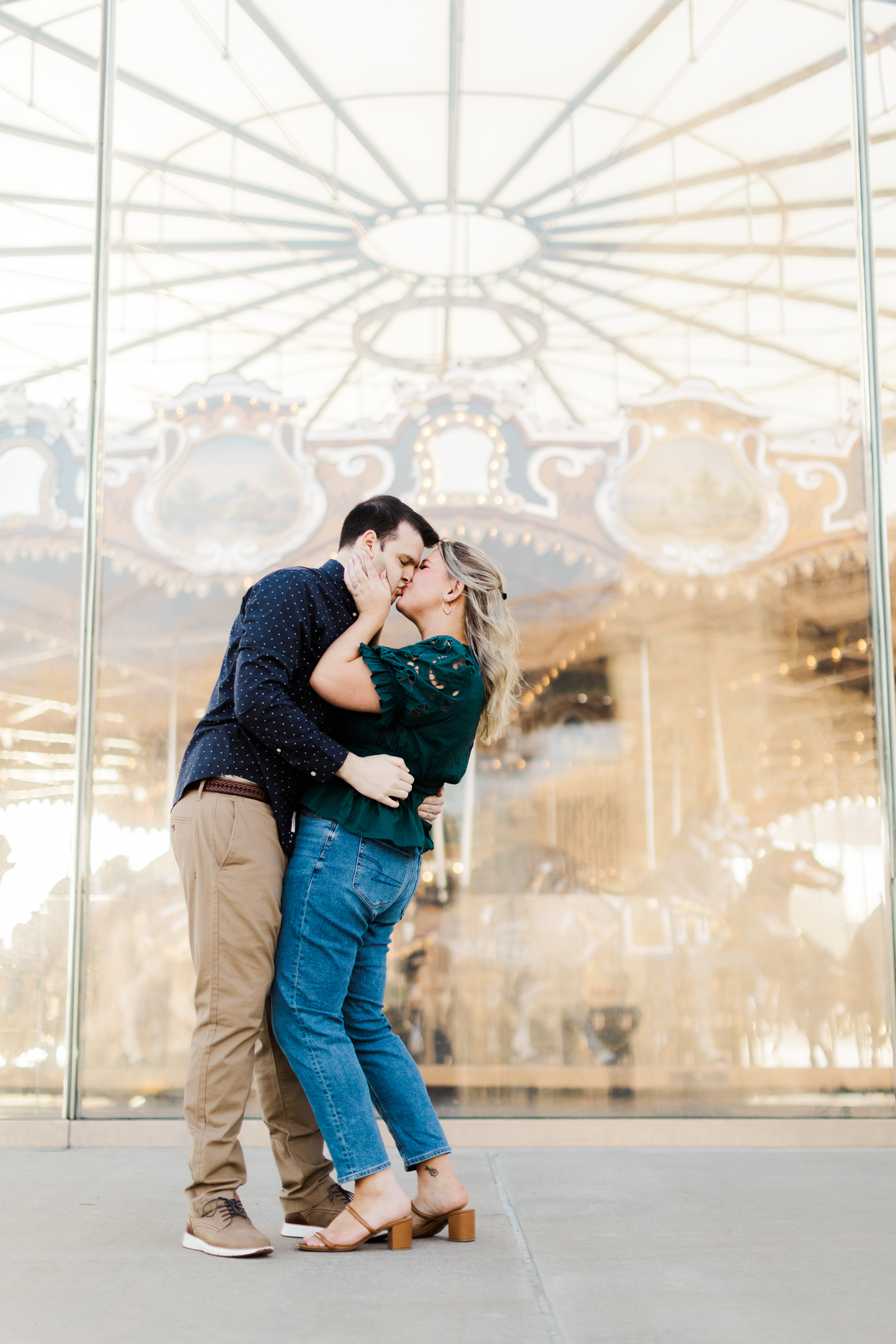 Beautiful Engagement Pictures in DUMBO