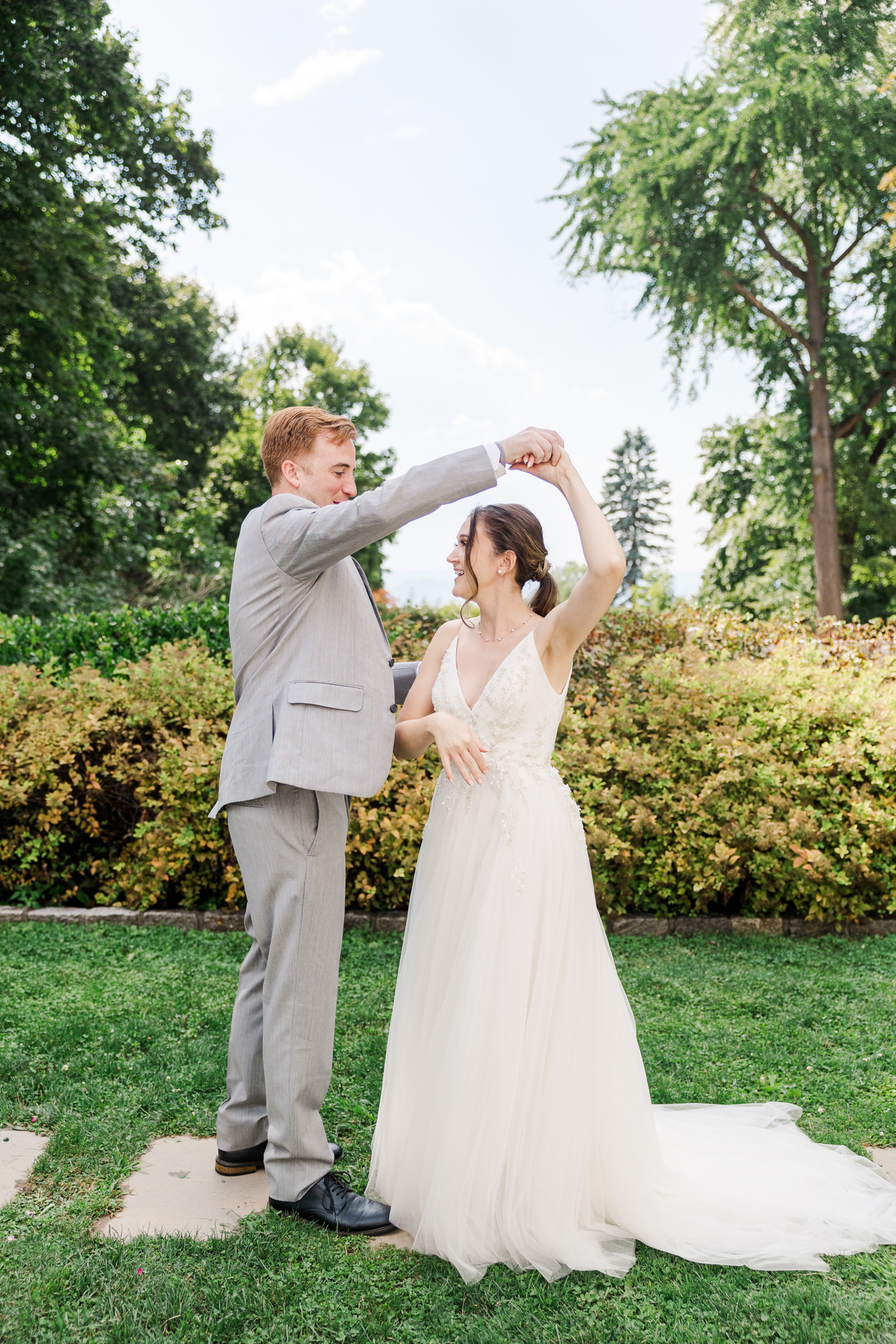 Cheerful Wedding at Briarcliff Manor in Westchester County