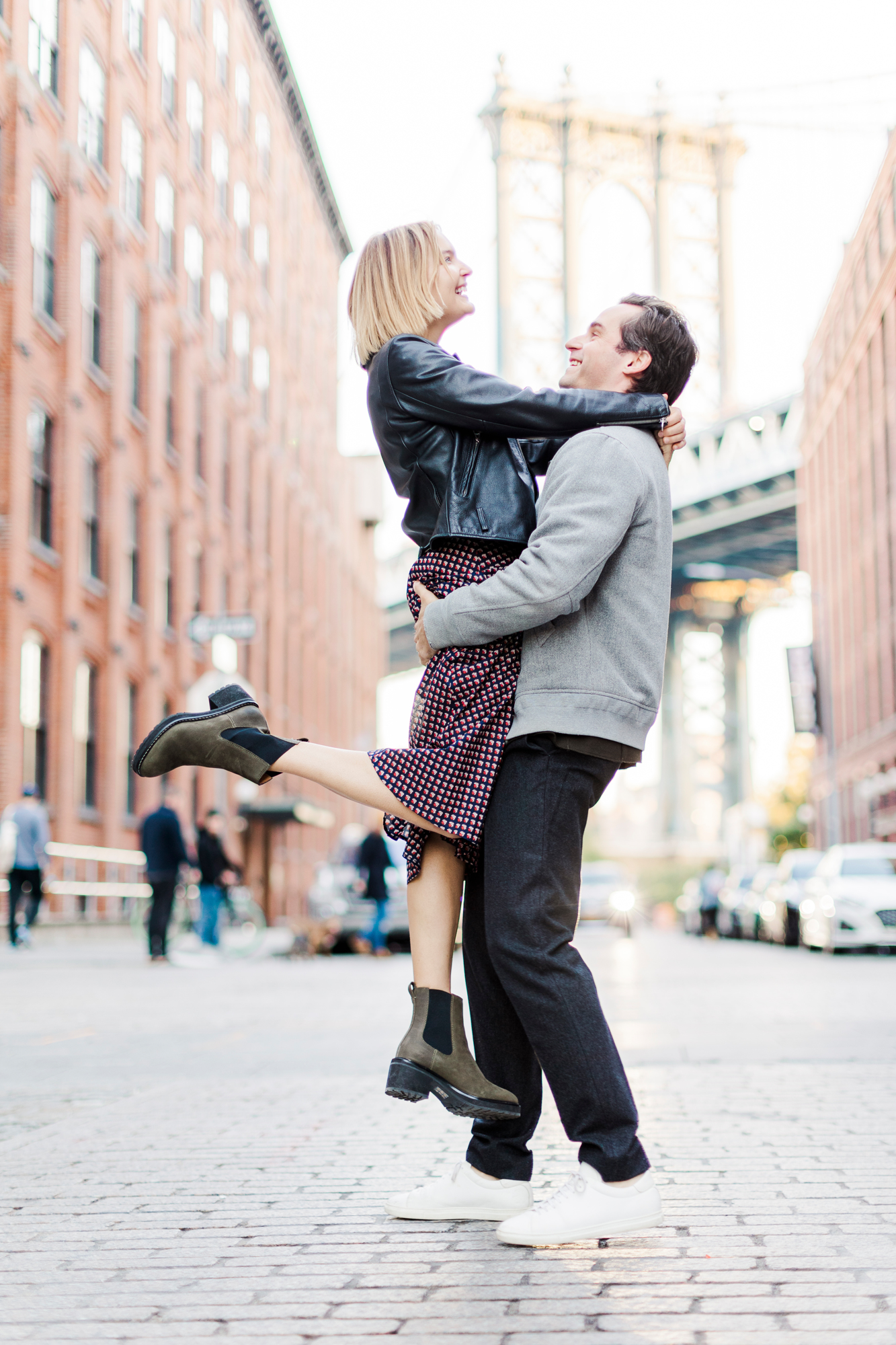 Cute Engagement Photos in Brooklyn Bridge Park