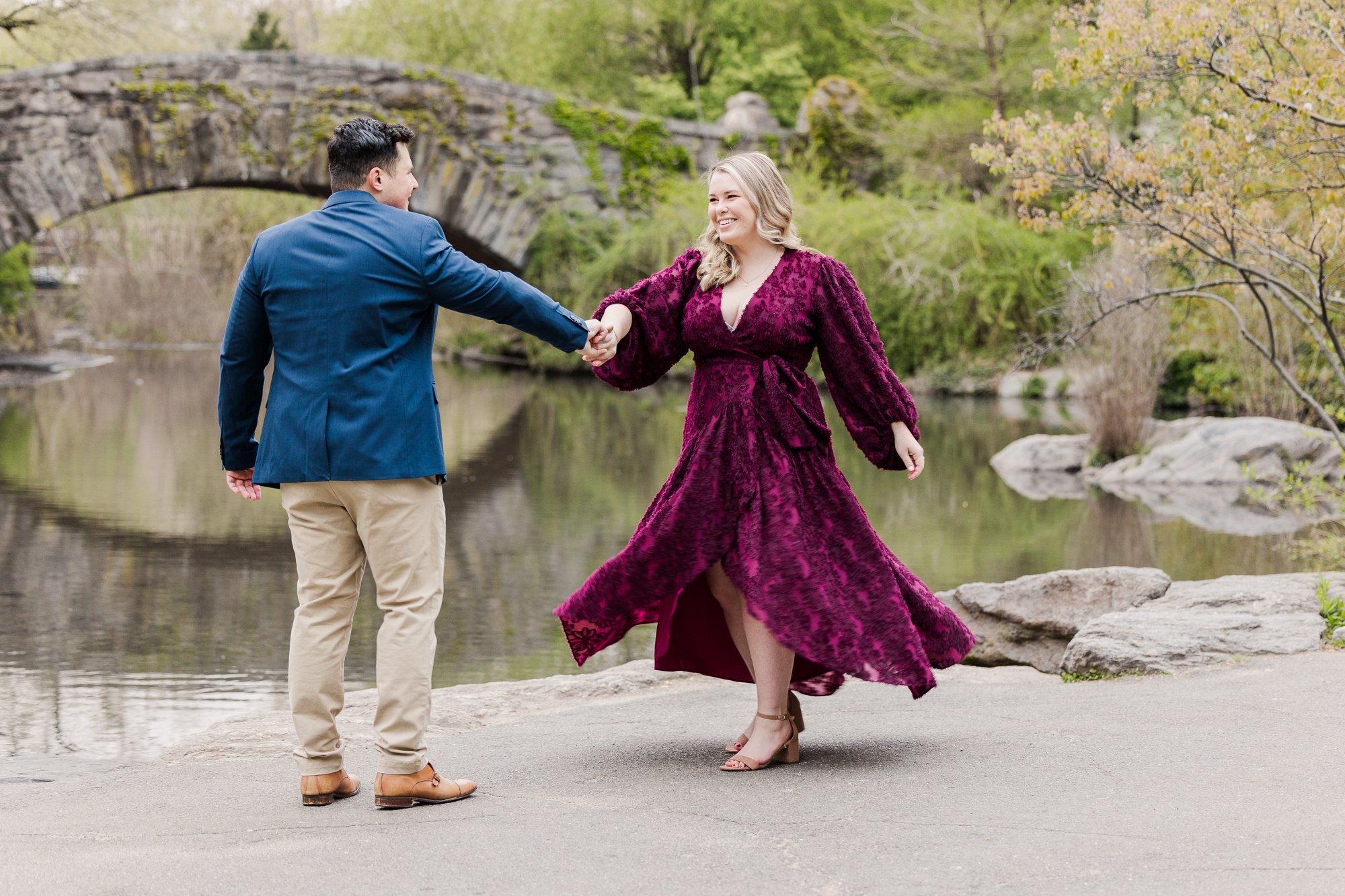Elegant Engagement Pictures in Central Park
