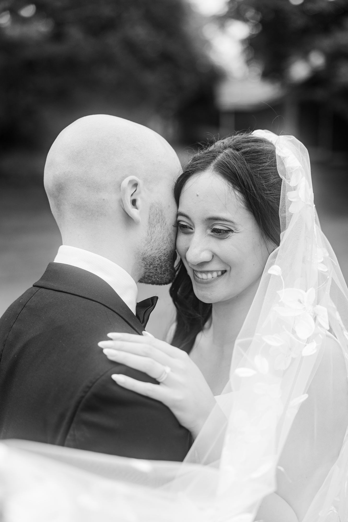 Stylish Crossed Keys Estate Wedding
