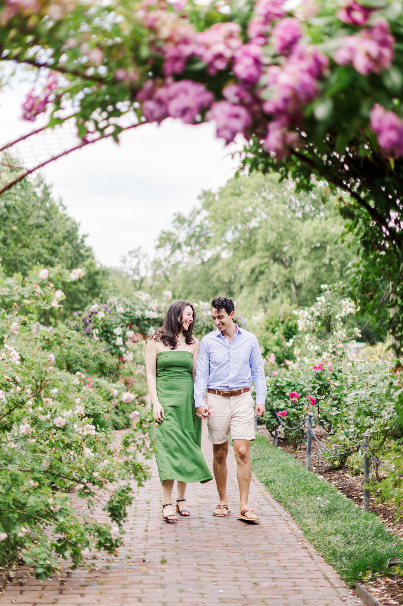 Lovely Brooklyn Botanic Garden engagement photos