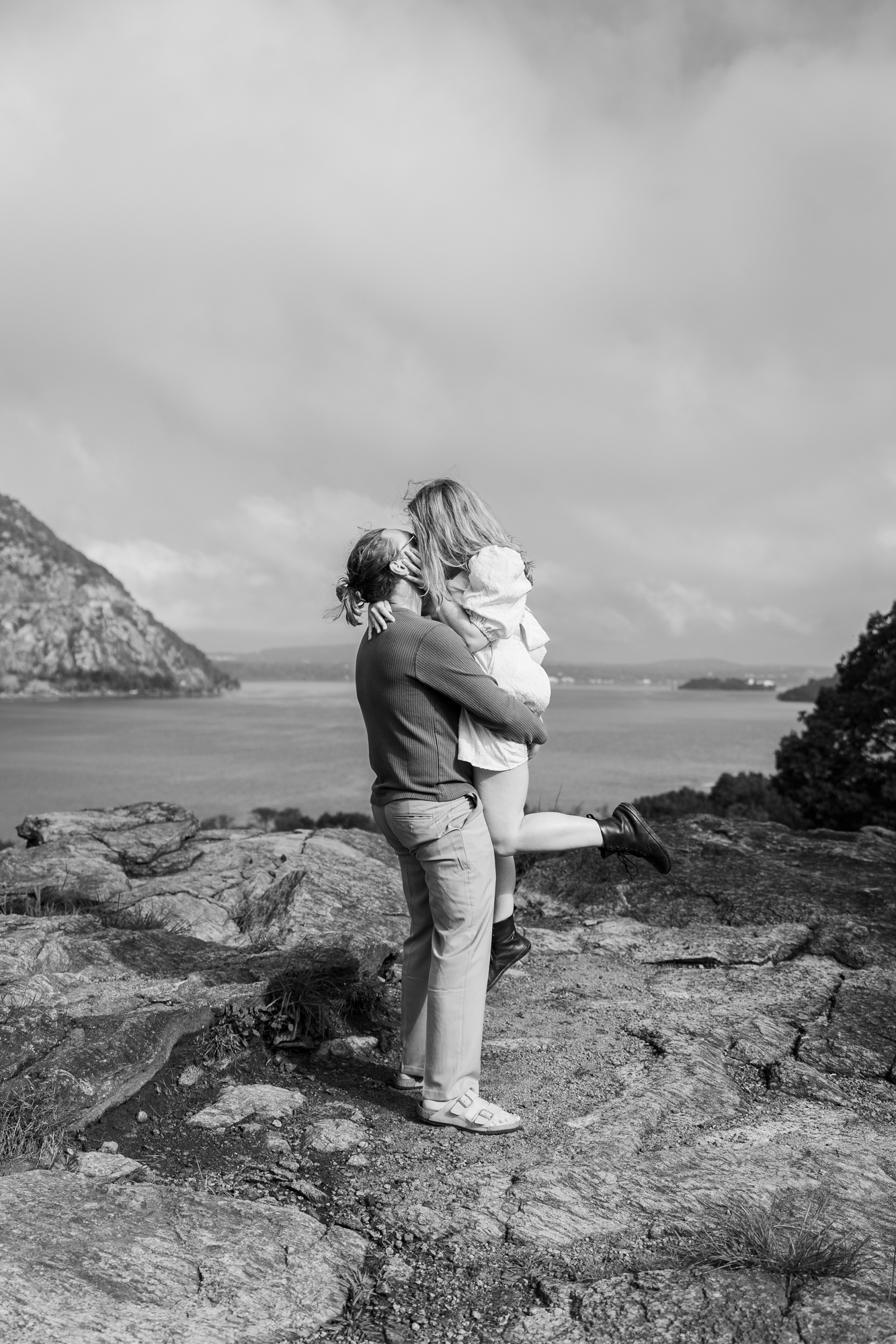 Breathtaking Engagement Photos at Little Stony Point