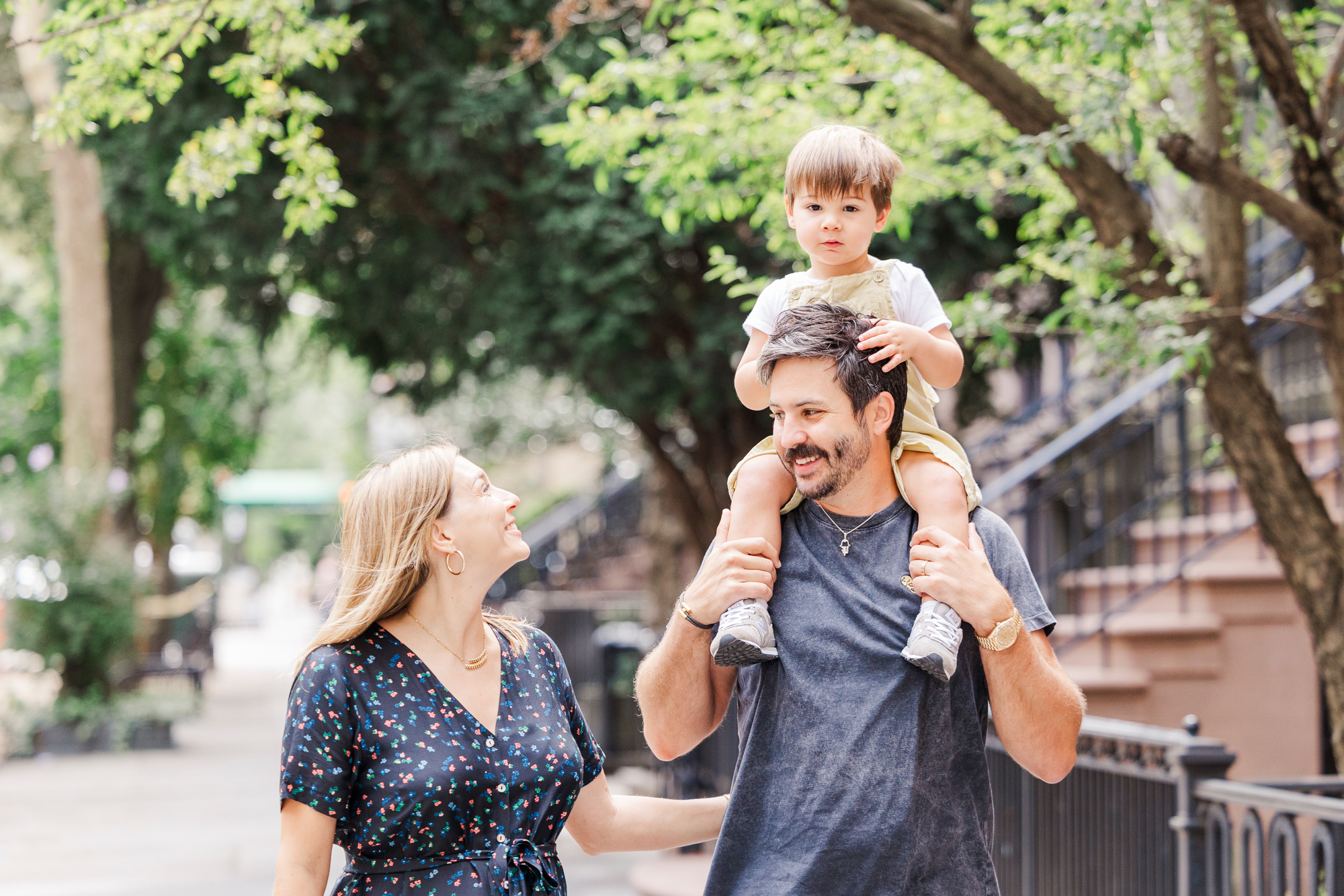 Gorgeous family photo shoot in Brooklyn Heights
