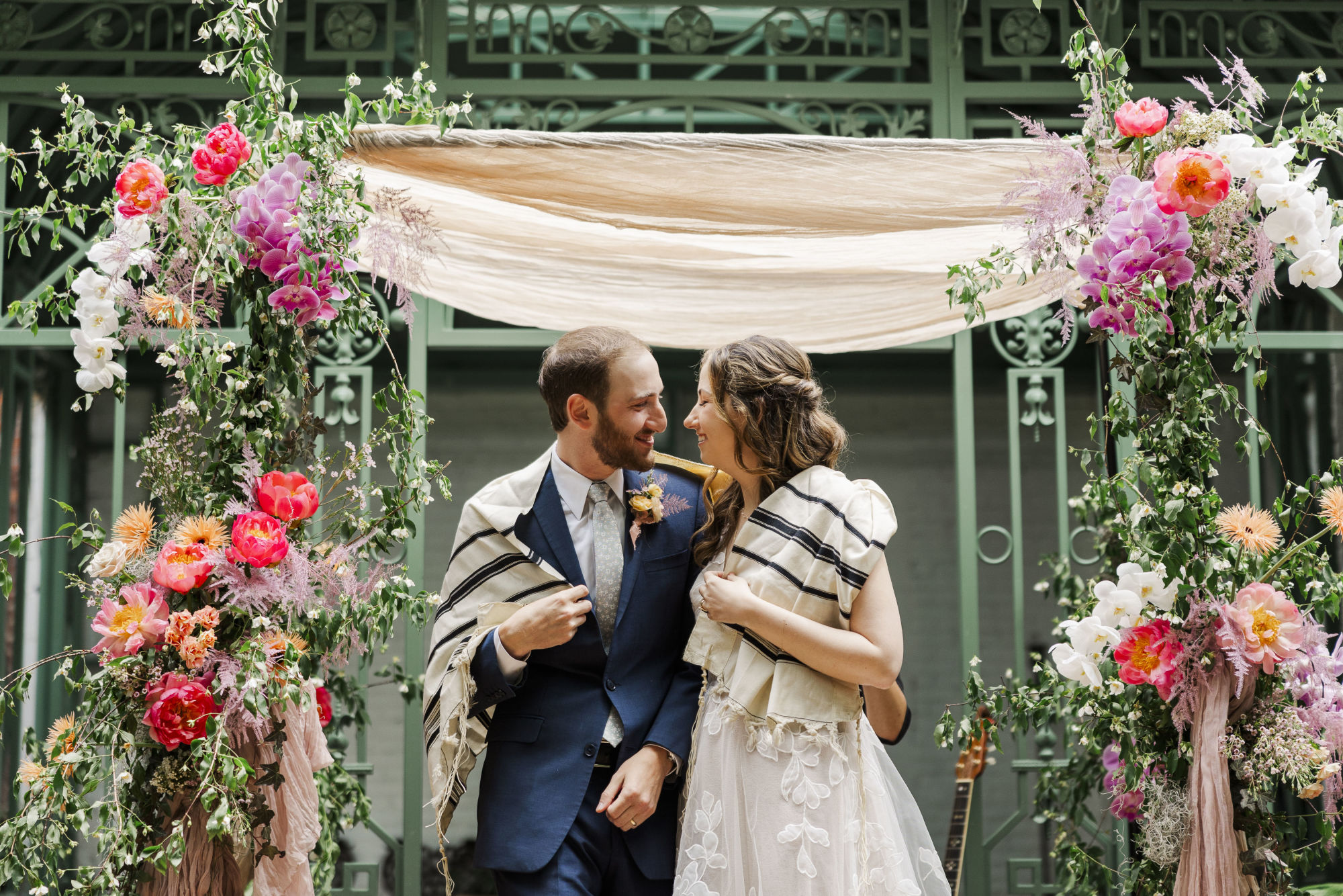 Colorful milk & roses wedding in new york