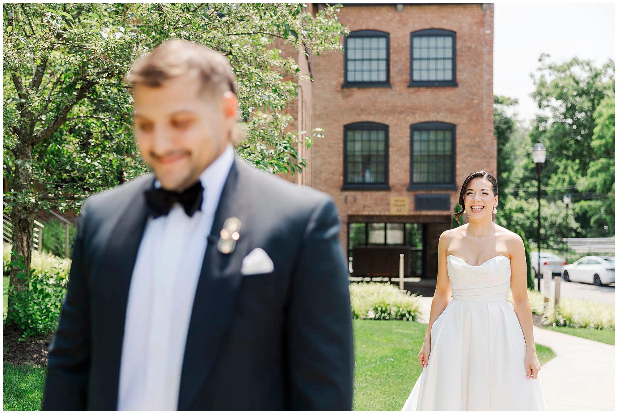 Splendid wedding photos at the roundhouse