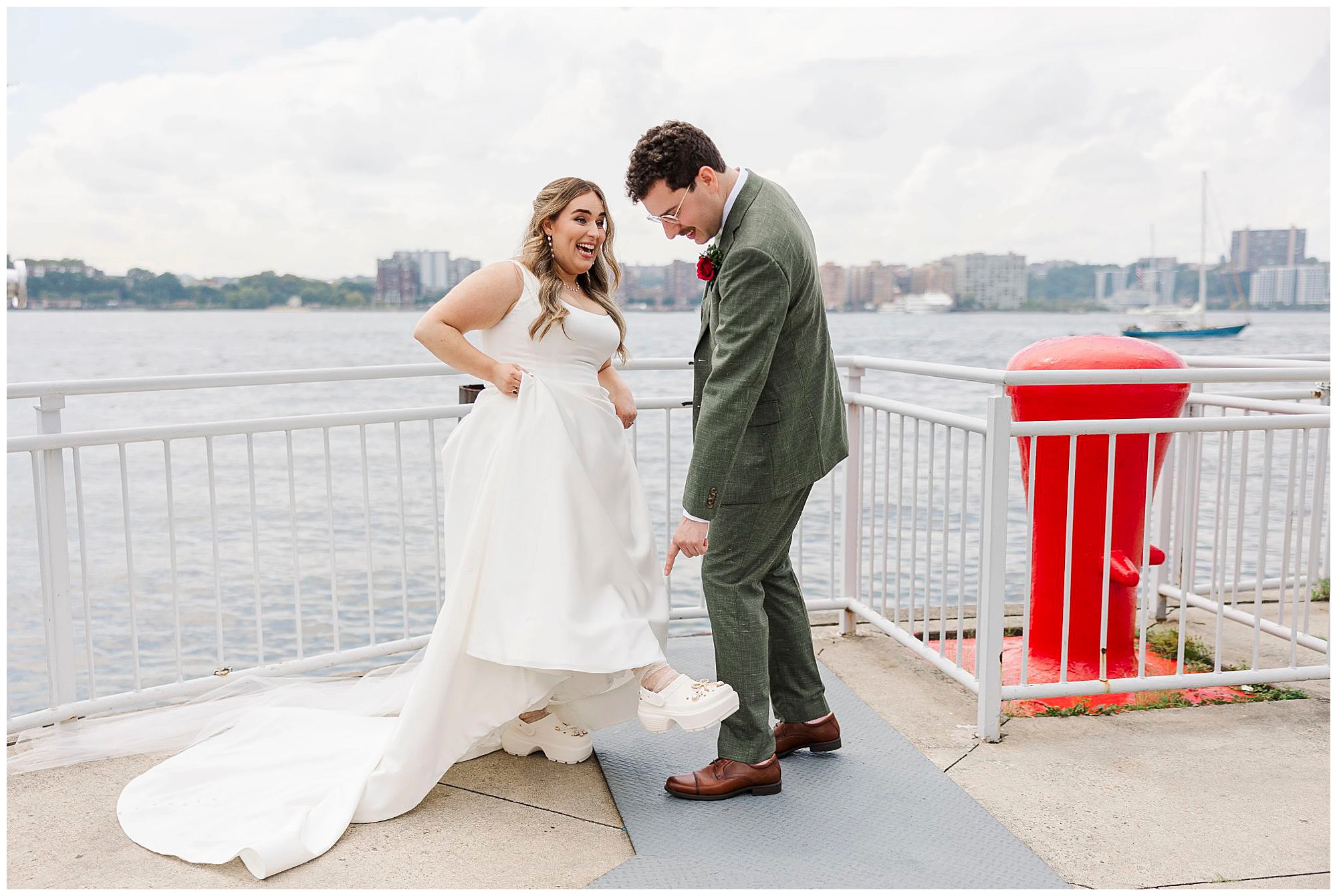 Classic lighthouse at chelsea piers wedding