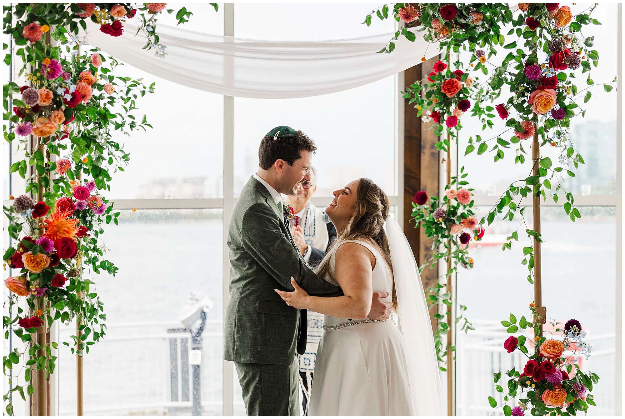 Cheerful lighthouse at chelsea piers wedding