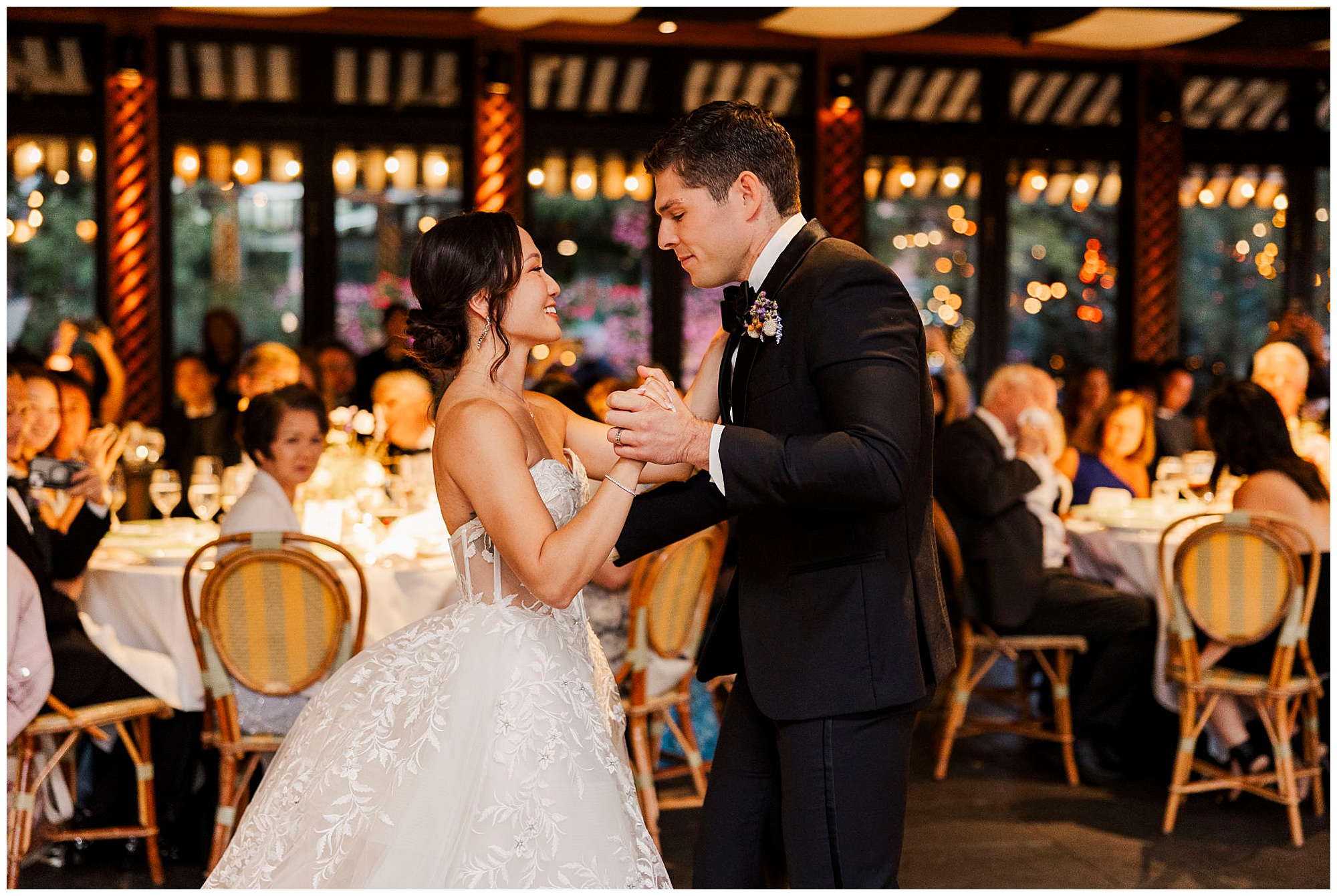 Whimsical river café wedding in brooklyn, ny