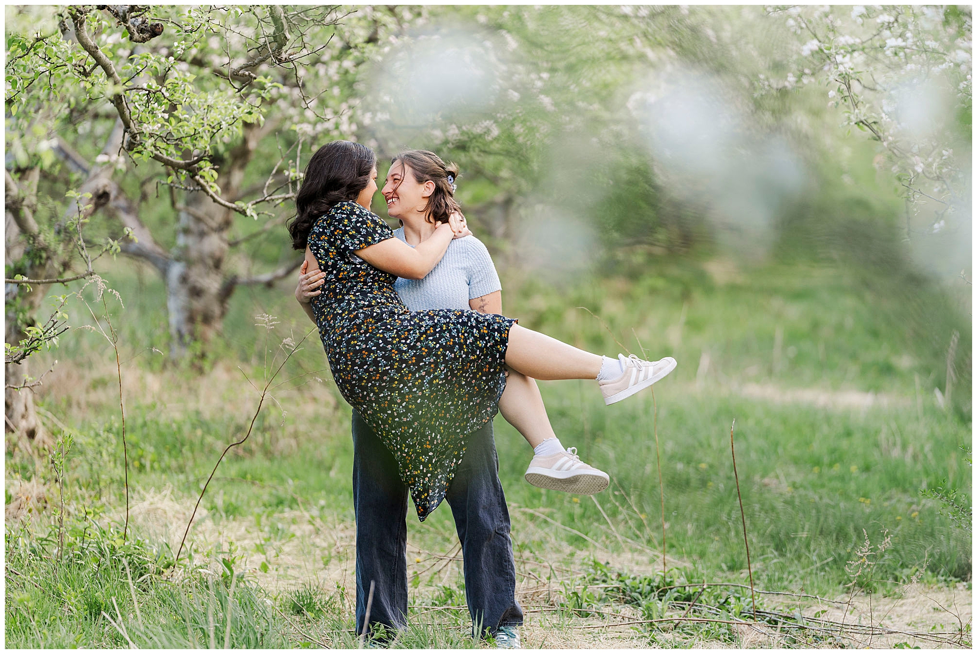 Wonderful apple orchard engagement photos in the hudson valley