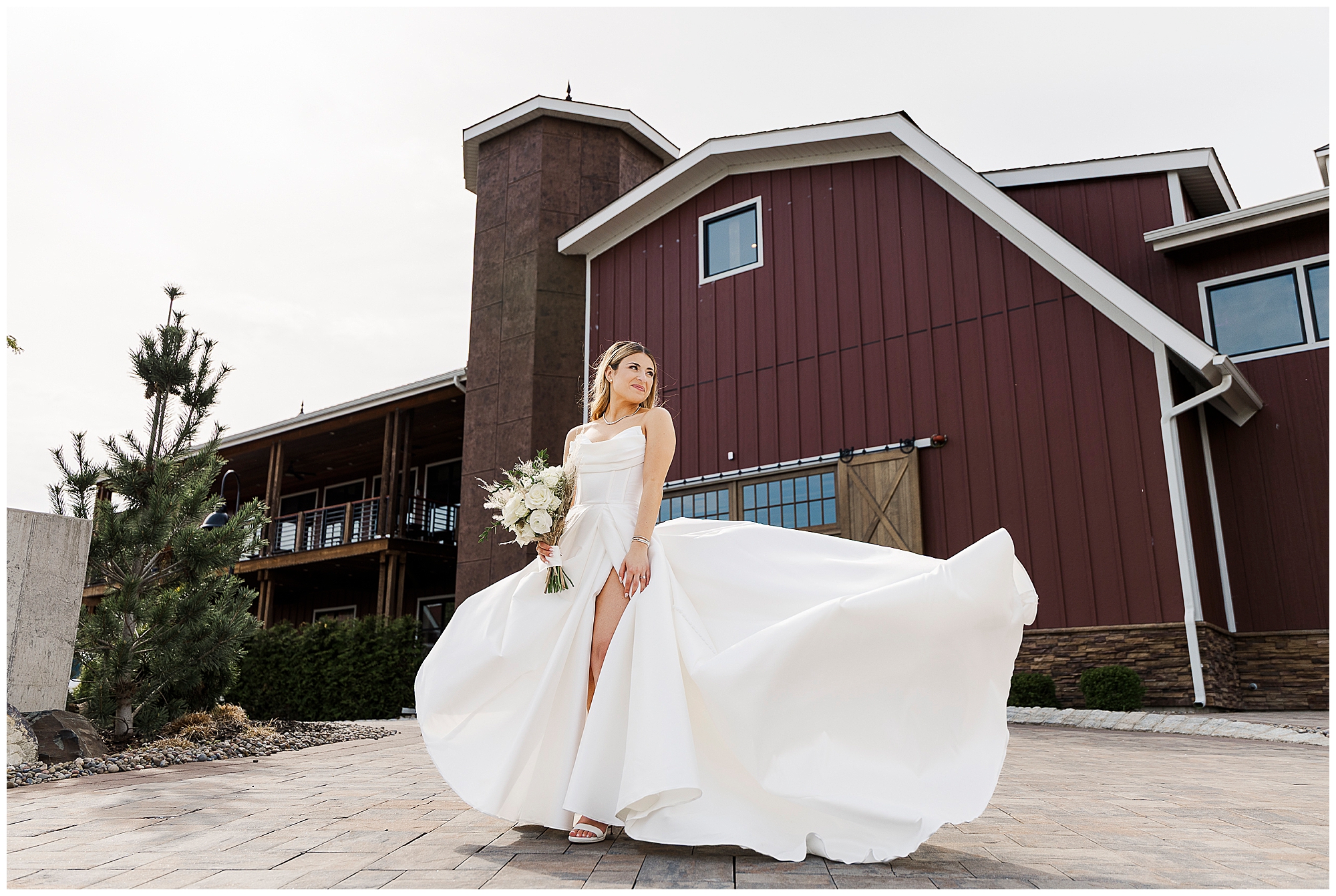 Timeless barn at villa venezia wedding