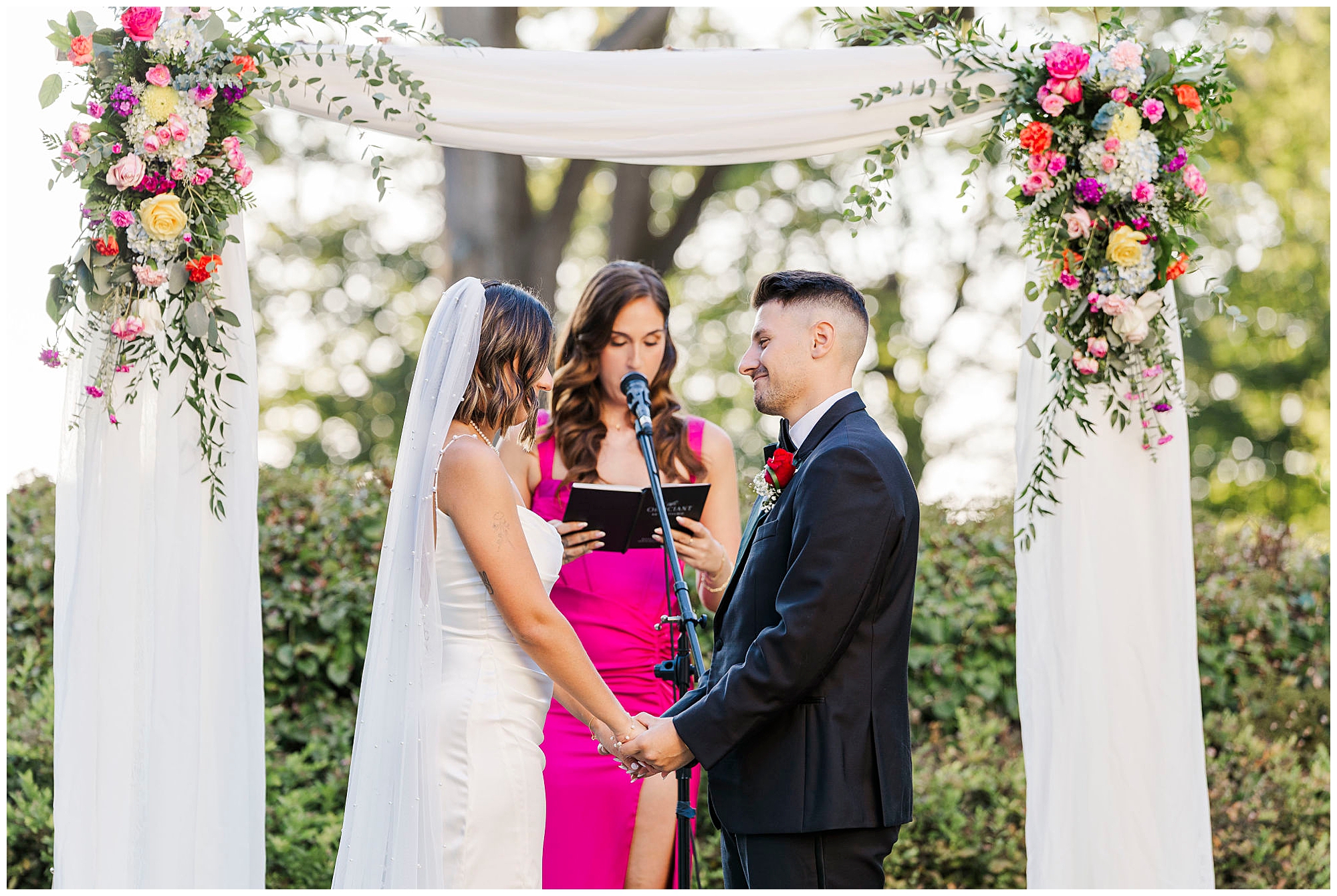Vibrant wedding at The Briarcliff Manor