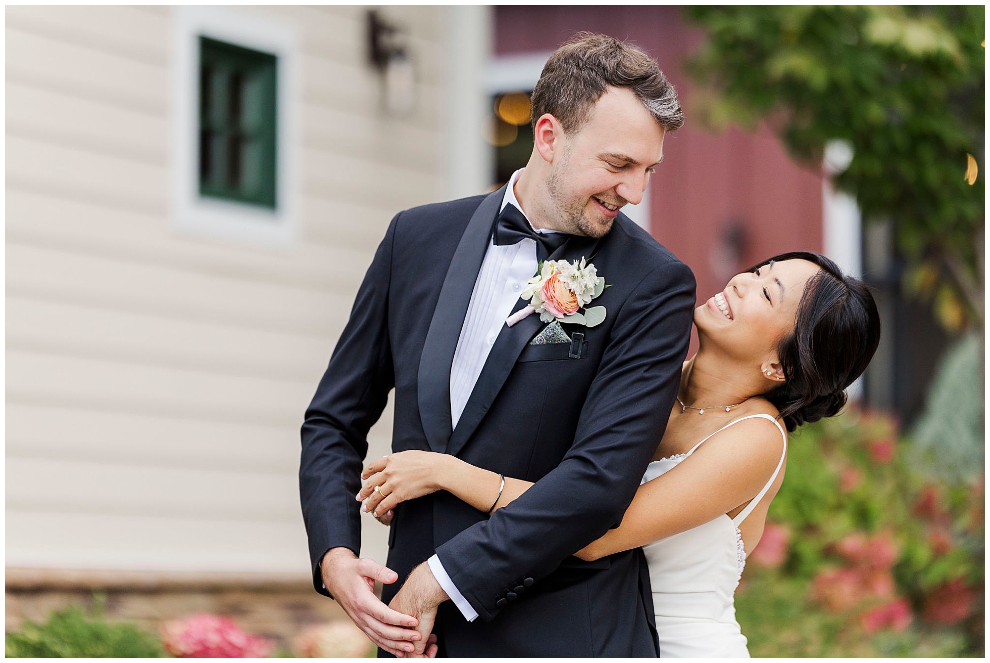 Charming Barn at Villa Venezia wedding day
