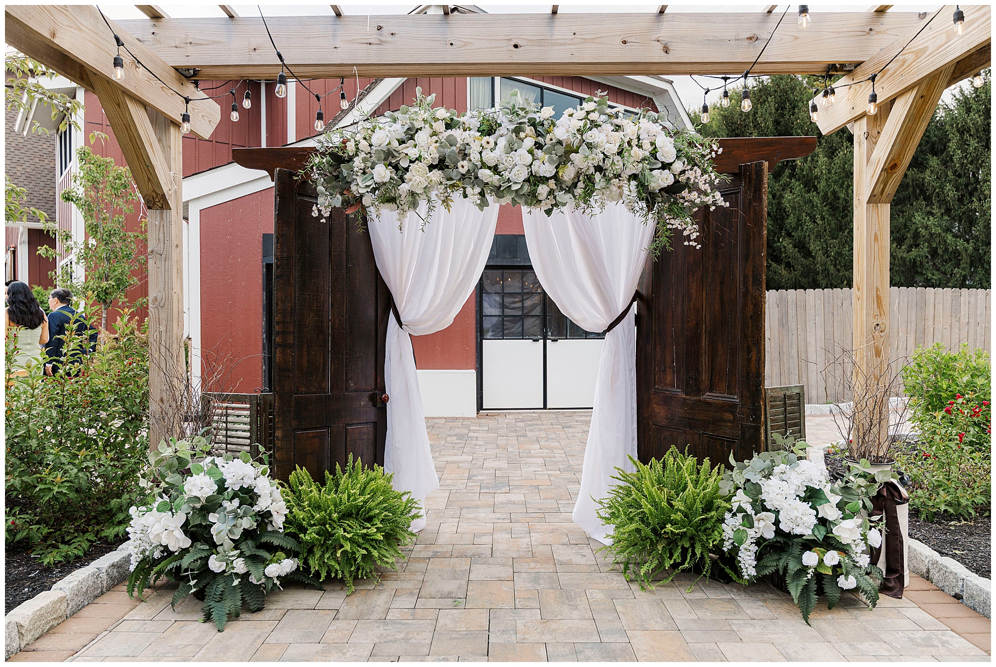 Trendy wedding at the Barn at Villa Venezia