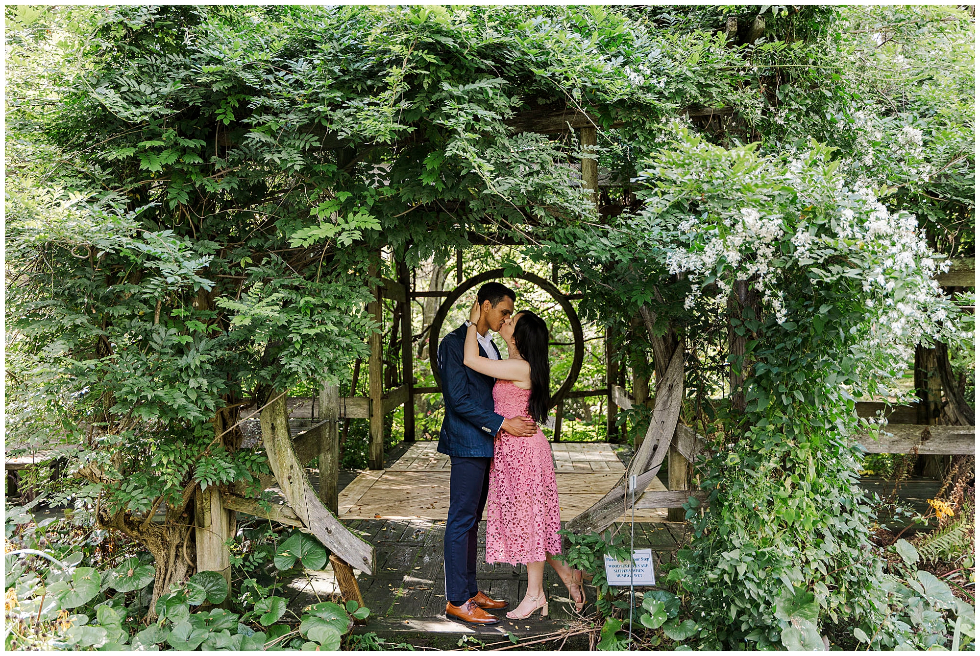 stunning engagement shoot at stonecrop gardens