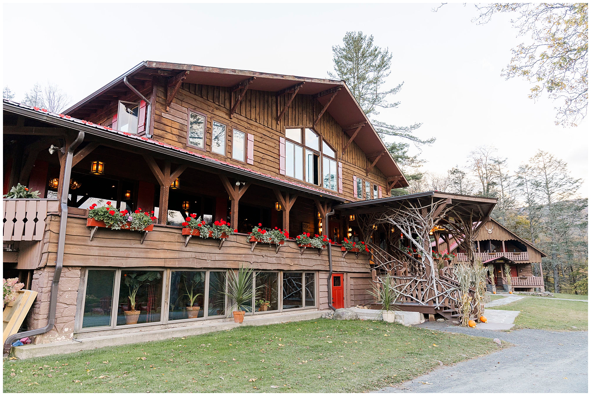 Joyous Urban Cowboy Lodge wedding